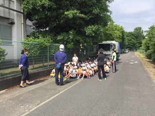 豊田市立堤小学校4年生パッカー車見学