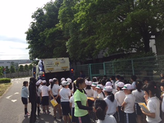 豊田市立堤小学校4年生パッカー車見学