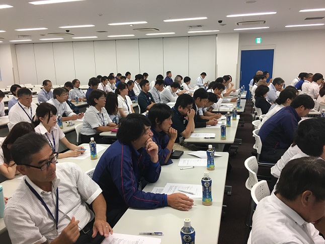 襟を正す日